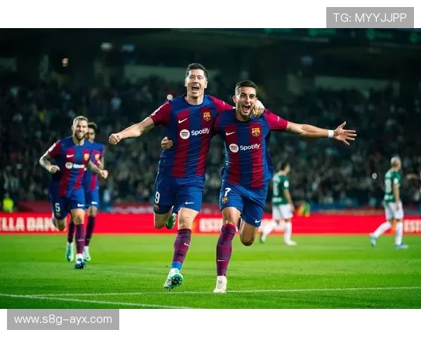 莱万多夫斯基助巴萨捧西甲冠军，首度征服西班牙顶级联赛！