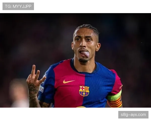 拉菲尼亚帽子戏法助球队关键取胜，状态强势回暖引关注