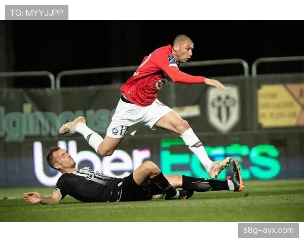 欧洲杯开幕战打响，揭幕战对阵双方表现稳健