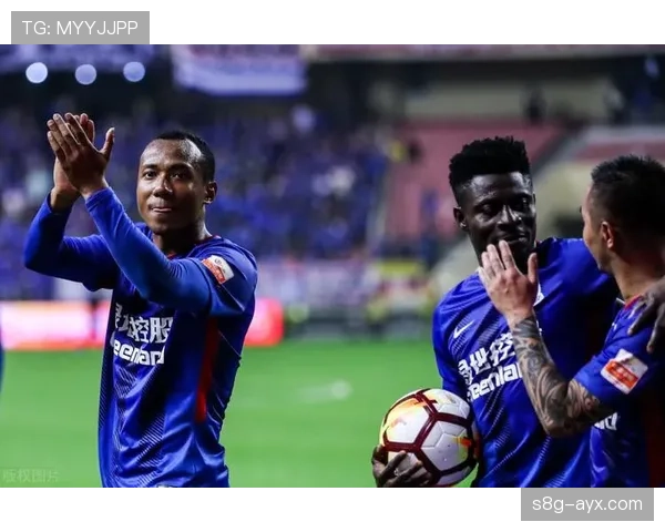 恰尔汗奥卢无球跑动表现稳健,近期战术作用持续提升 恰尔汗奥卢无球跑动表现稳健,近期战术作用持续提升