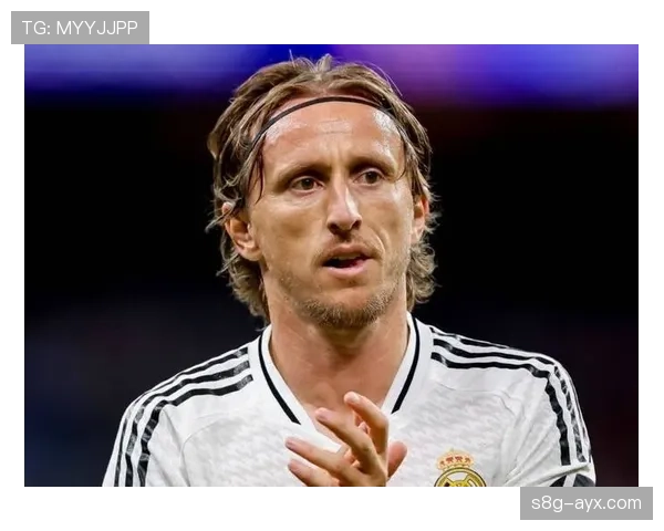 德容 vs 莫德里奇：中场控制与节奏调度差异