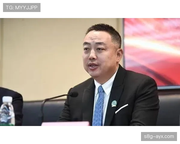 刘国梁居然在赛场边偷偷开豪车钥匙，身边助理都傻眼了吧？